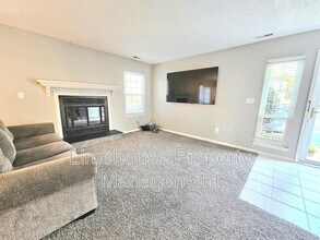 435 Chatterton Dr in Virginia Beach, VA - Foto de edificio - Building Photo