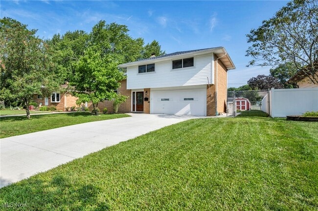 23976 Noreen Dr