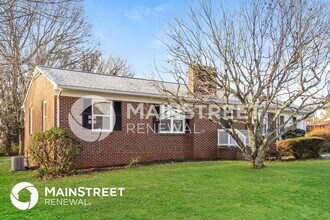 936 Rock Spring Dr in Winston-Salem, NC - Building Photo - Building Photo
