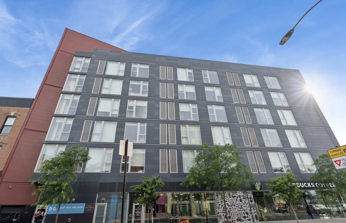 1923 N Western Ave, Unit 605 in Chicago, IL - Building Photo