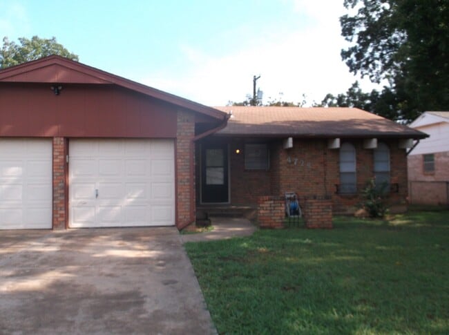 property at 4729 SE 41st St