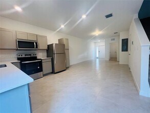 413 NE 1st Ave in Florida City, FL - Building Photo - Building Photo