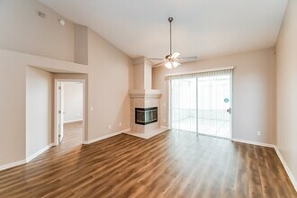 8270 Lake Effie Ln E in Jacksonville, FL - Building Photo - Building Photo
