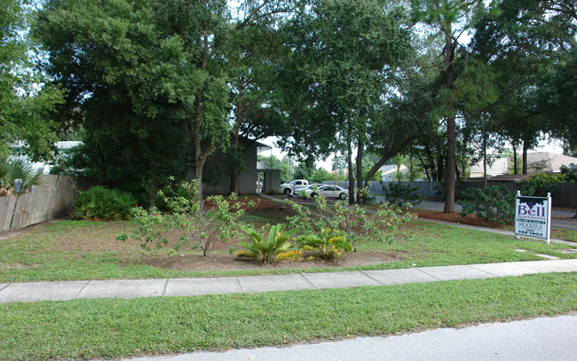 Bell Apartments in Pinellas Park, FL - Building Photo - Building Photo