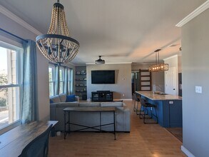 7501 Shadowridge Run, Unit 135 in Austin, TX - Foto de edificio - Building Photo