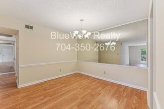 4735 Hedgemore Dr in Charlotte, NC - Building Photo - Building Photo