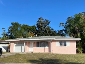 1120 8th Ave NE in Largo, FL - Building Photo