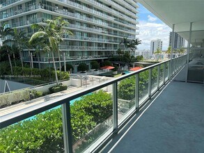 1111 SW 1st Ave, Unit 1018-N in Miami, FL - Building Photo - Building Photo