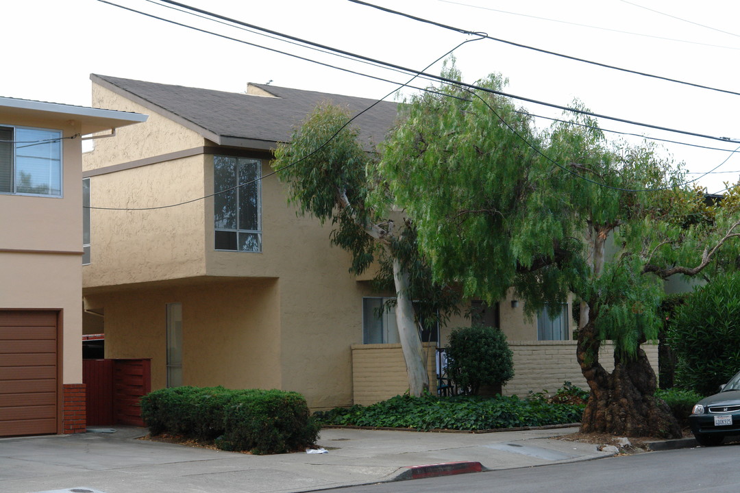 1217 Floribunda Ave in Burlingame, CA - Building Photo