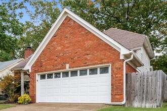 2418 Lake Edge Dr in Memphis, TN - Building Photo - Building Photo