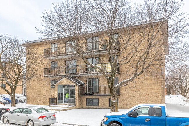 330 De La Concorde Boul O in Laval, QC - Building Photo - Building Photo