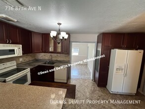 736 87th Ave N in St. Petersburg, FL - Building Photo - Building Photo