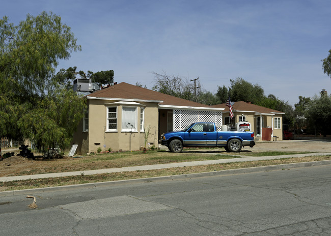 117 N Lowell St in Lake Elsinore, CA - Foto de edificio - Building Photo