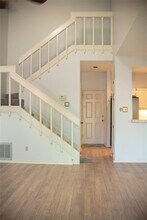 10819 Crown Colony Dr in Austin, TX - Foto de edificio - Building Photo