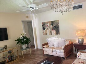 519 Shady Pine Way in Greenacres, FL - Building Photo