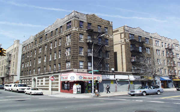 901 Southern Blvd in Bronx, NY - Foto de edificio - Building Photo