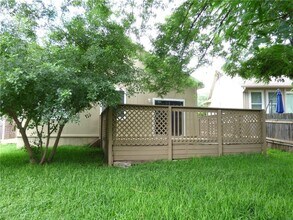 2103 Castle View Dr in Austin, TX - Building Photo - Building Photo