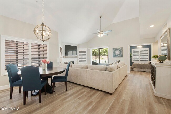 8700 E Mountain View Rd in Scottsdale, AZ - Foto de edificio - Building Photo