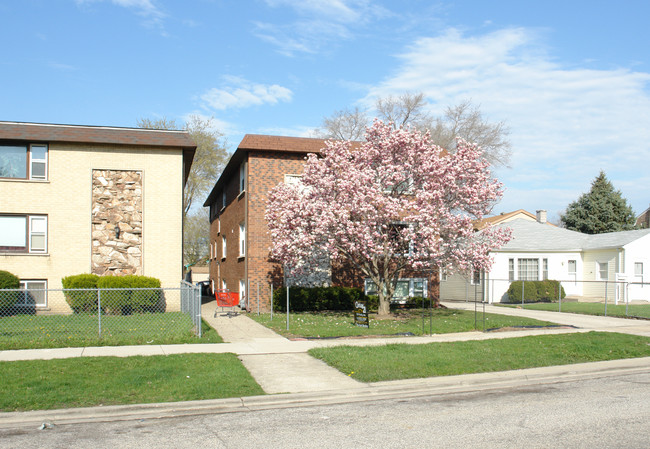 1922 N 18th Ave in Melrose Park, IL - Foto de edificio - Building Photo