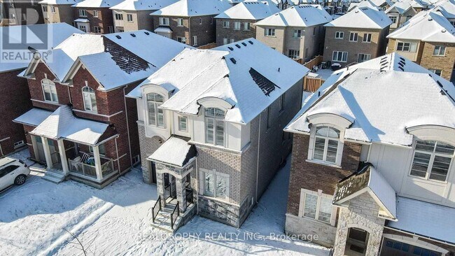 16 John Moore Rd in East Gwillimbury, ON - Building Photo - Building Photo