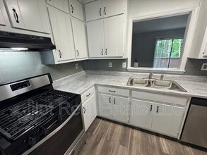 5794 Sheldon Ct in Atlanta, GA - Building Photo - Building Photo