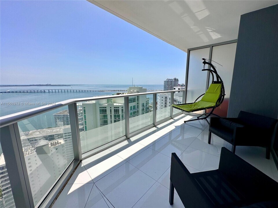 1300 Brickell Bay Dr, Unit 3204 in Miami, FL - Building Photo