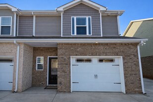 325 Fallow Cir in Clarksville, TN - Building Photo