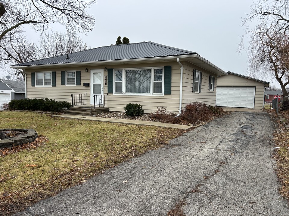 1325 14th St in Marion, IA - Building Photo