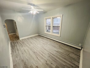 10 Hunt Pl-Unit -2 in Nutley, NJ - Foto de edificio - Building Photo