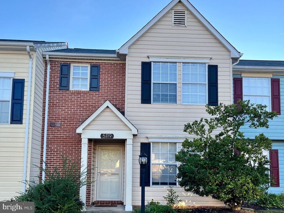 5119 Mallards Landing Dr in King George, VA - Building Photo