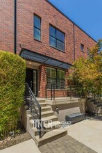 1322 E Sutter Walk in Sacramento, CA - Building Photo - Building Photo