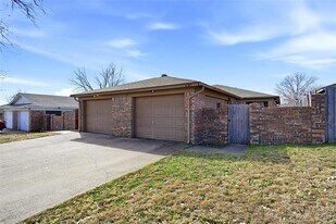 10257 Aurora Dr in Fort Worth, TX - Building Photo