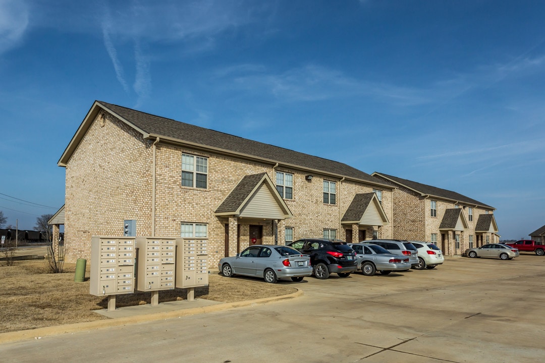 Mcknight Falls in Jonesboro, AR - Building Photo