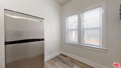 1117 S Westlake Ave in Los Angeles, CA - Building Photo - Building Photo