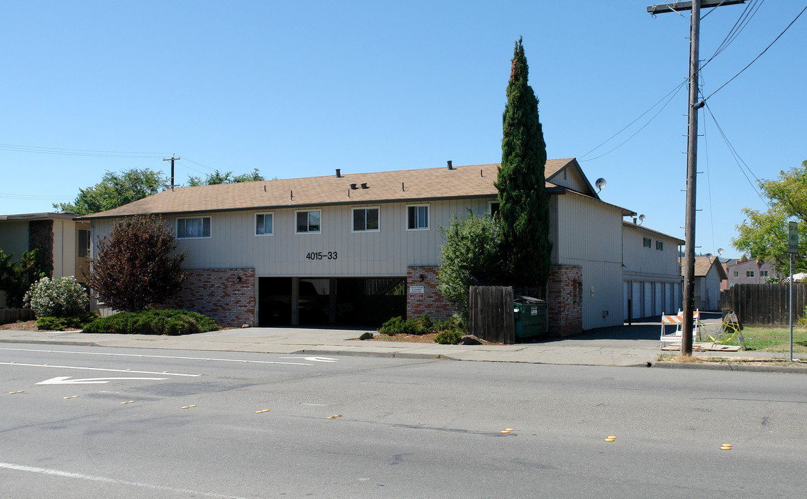 4015 Hoen in Santa Rosa, CA - Building Photo