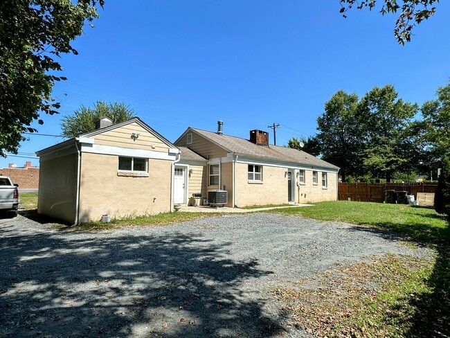 11 W Hawthorne Dr in La Plata, MD - Building Photo - Building Photo