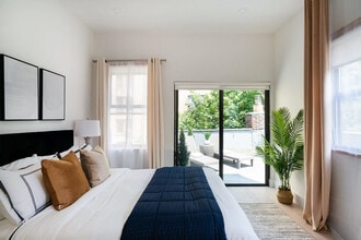 315 E 78th St in New York, NY - Building Photo - Building Photo