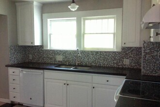 1284 N Ferger Ave in Fresno, CA - Building Photo - Building Photo