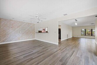 146 SE 26th Ave in Boynton Beach, FL - Building Photo - Building Photo