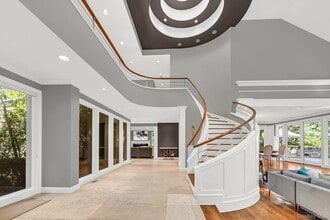 5 Coachman's Ct in Old Westbury, NY - Building Photo - Building Photo