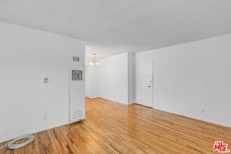 1627 S Bundy Dr in Los Angeles, CA - Building Photo - Building Photo