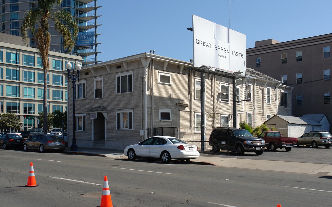 Hamilton Apartments in San Diego, CA - Building Photo