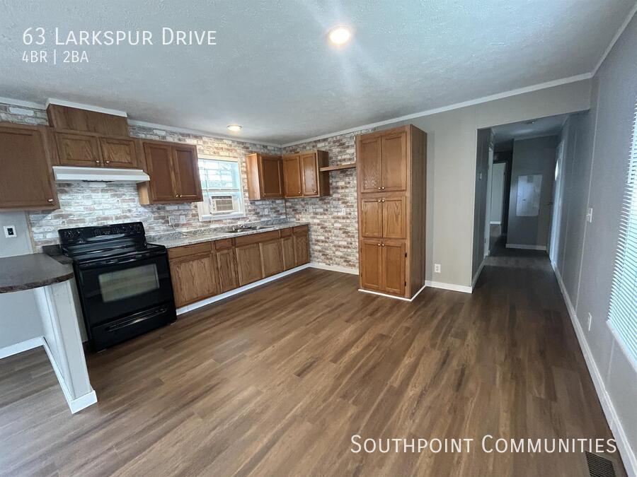 63 Larkspur Dr in South Vienna, OH - Building Photo