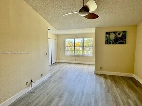 3390 Pinewalk Dr N in Margate, FL - Building Photo - Building Photo