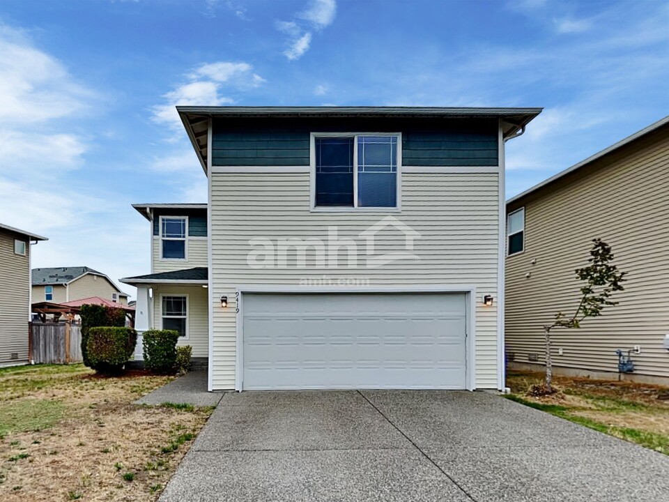 9419 187th St E in Puyallup, WA - Foto de edificio