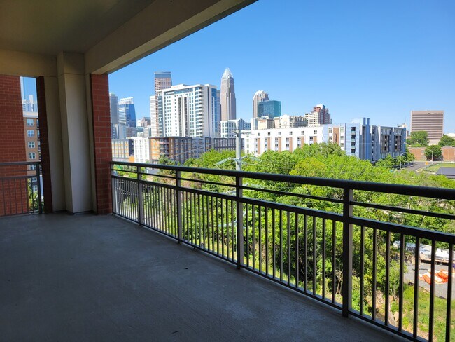 701 Royal Ct, Unit 701 Royal Ct #610 in Charlotte, NC - Building Photo - Building Photo