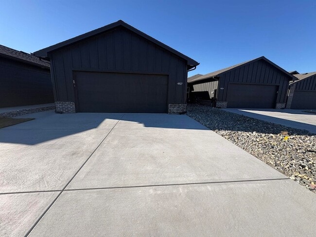 4827 N Vassar Ave in Wichita, KS - Foto de edificio - Building Photo