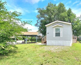 2320 E MacArthur Rd in Wichita, KS - Building Photo - Building Photo
