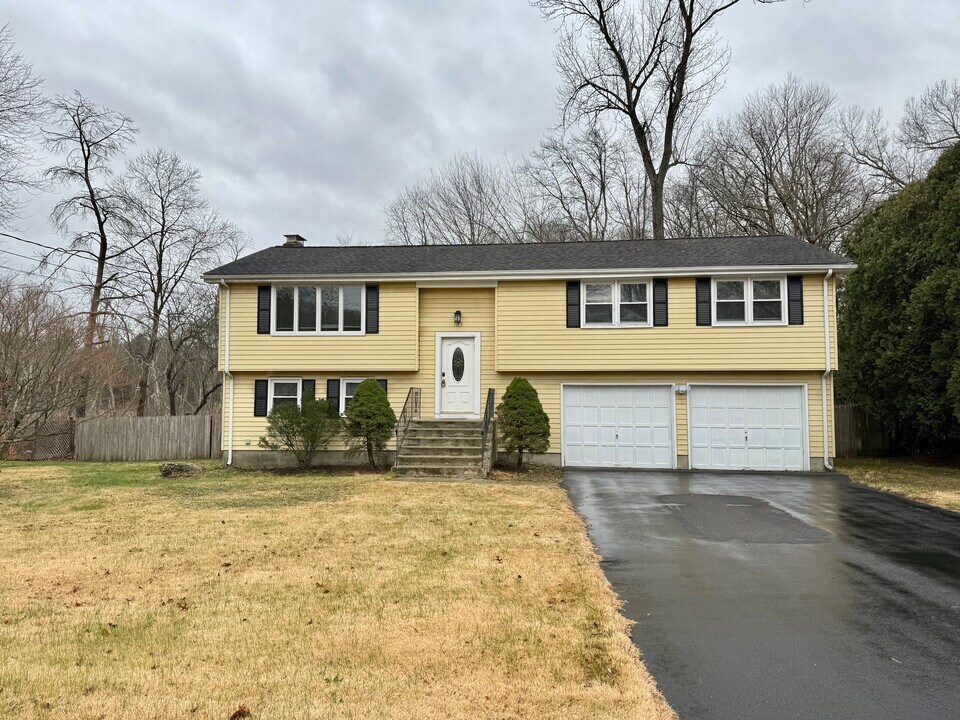 123 Worthington Rd in Glastonbury, CT - Building Photo