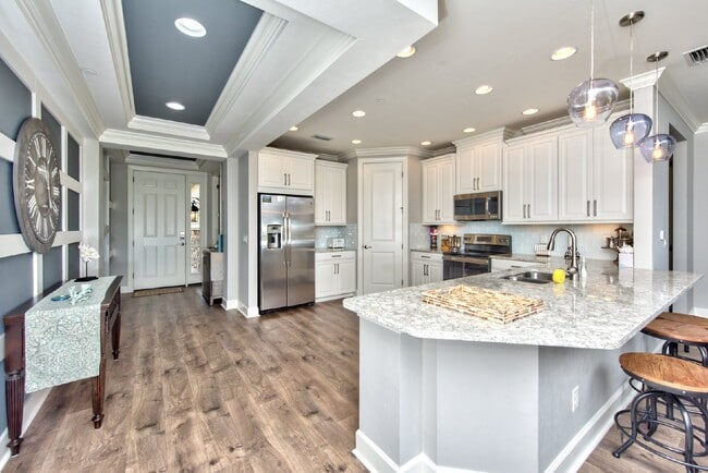 8764 Bellano Ct in Naples, FL - Building Photo - Building Photo